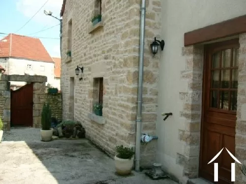 Fully Renovated Stone Cottage