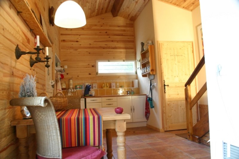 guest kitchen/breakfast room