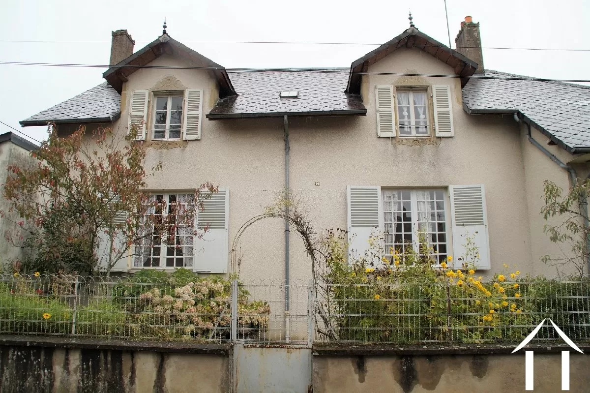 Charming spacious town house in Luzy