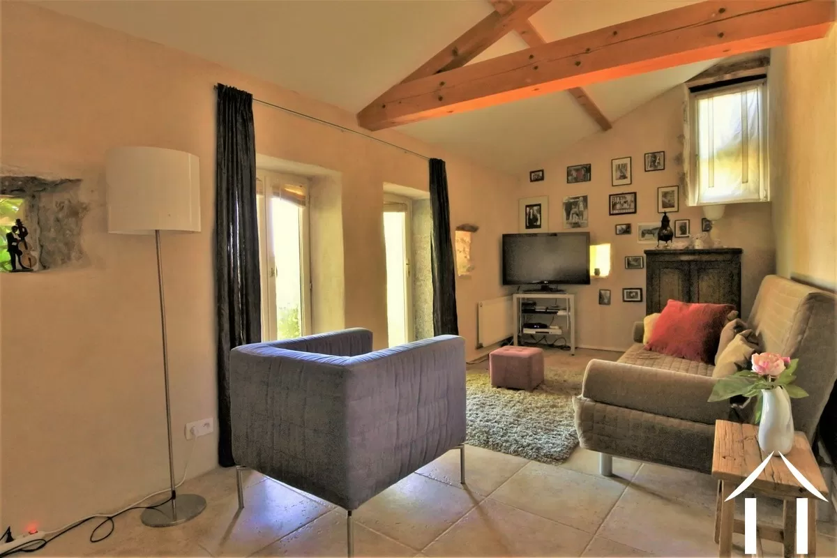 cosy separate salon or extra bedroom