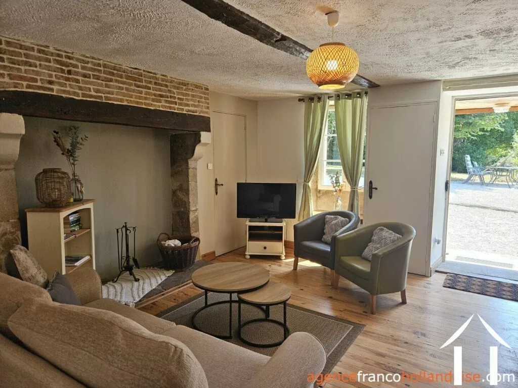 Haus zu verkaufen chalus, auvergne, Li1010 Bild - 2