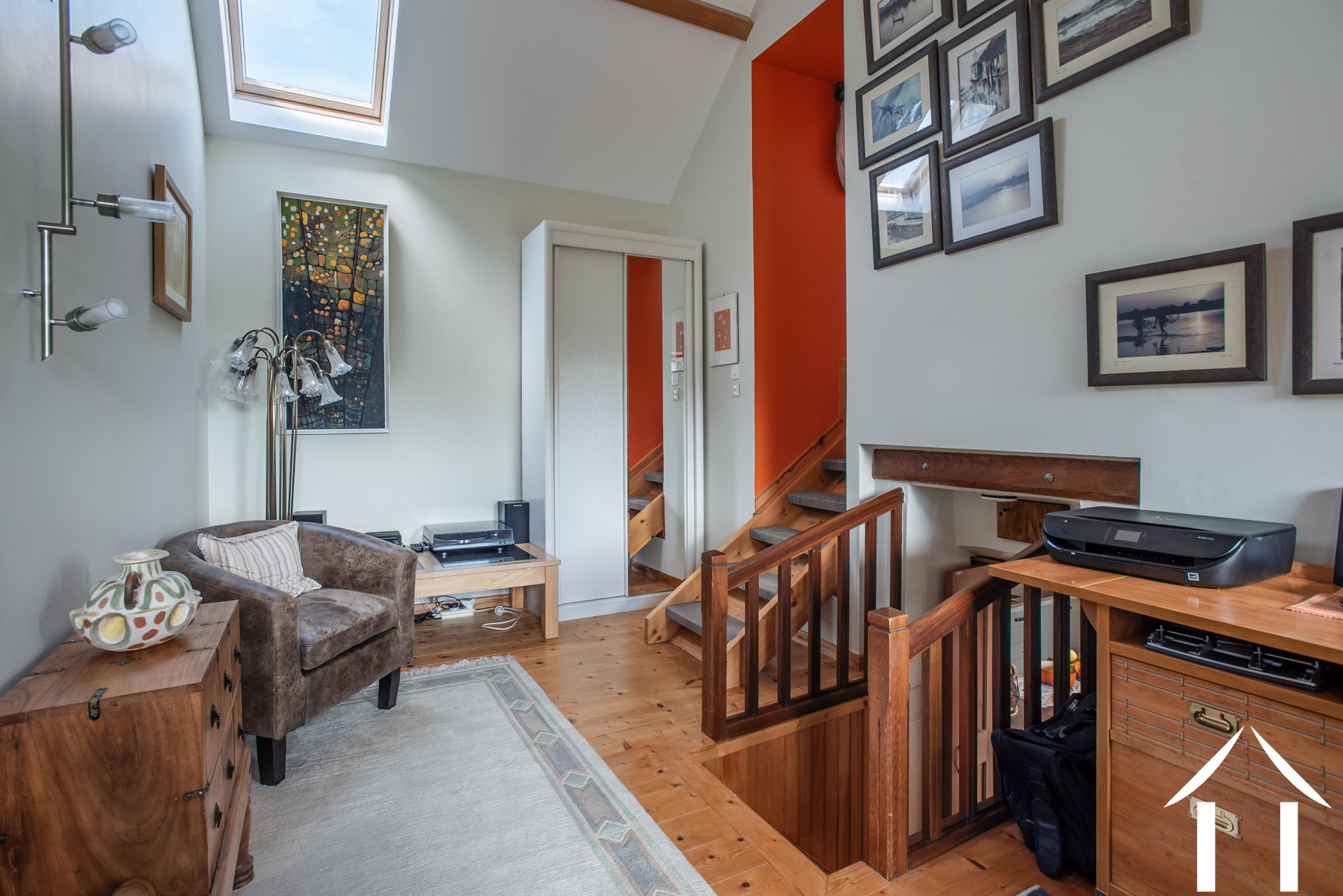 hall ay to salon and guest bedroom