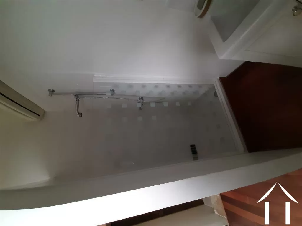 Guest bedroon with en suite shower room