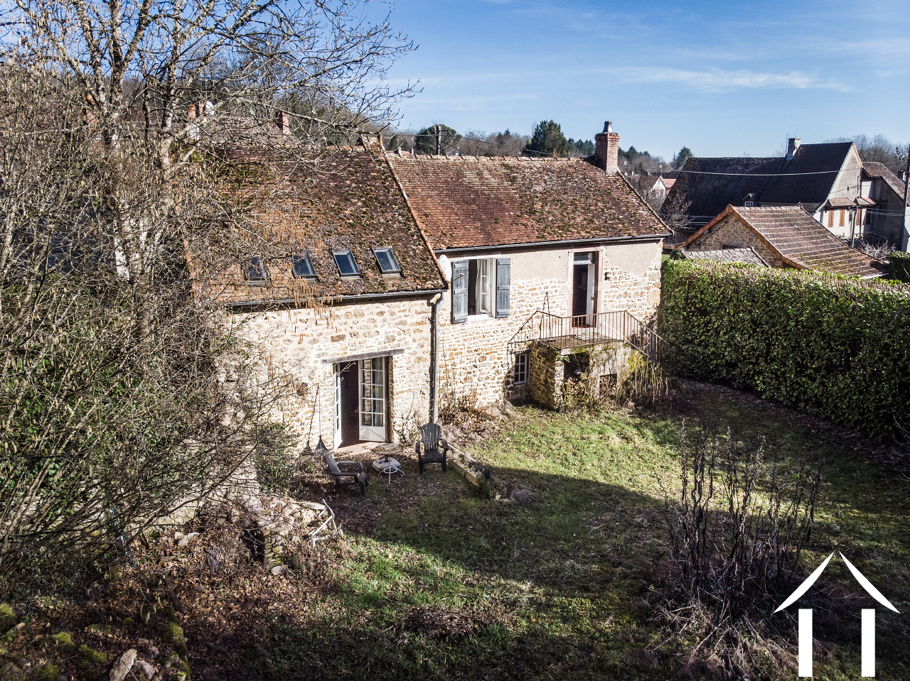 derriere, access aux premier etage