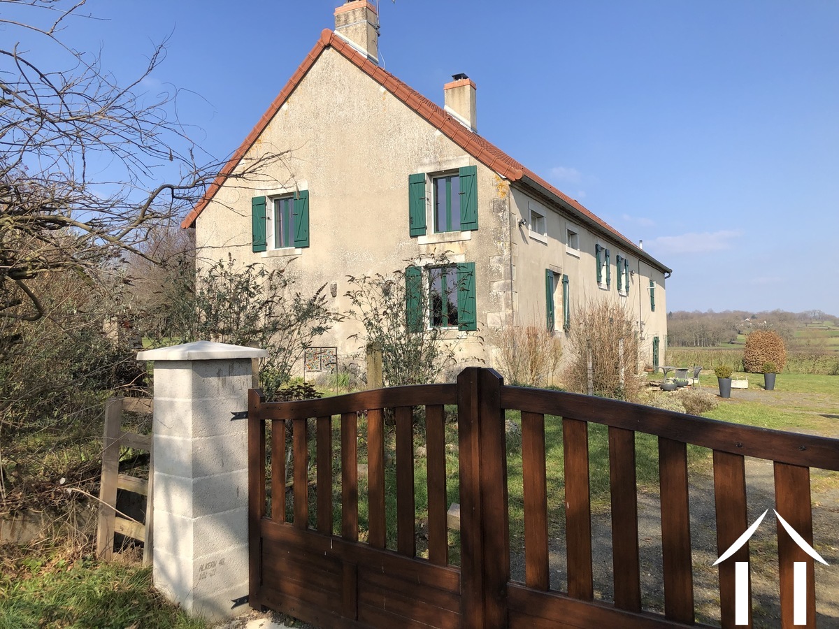 Entrance via courtyard