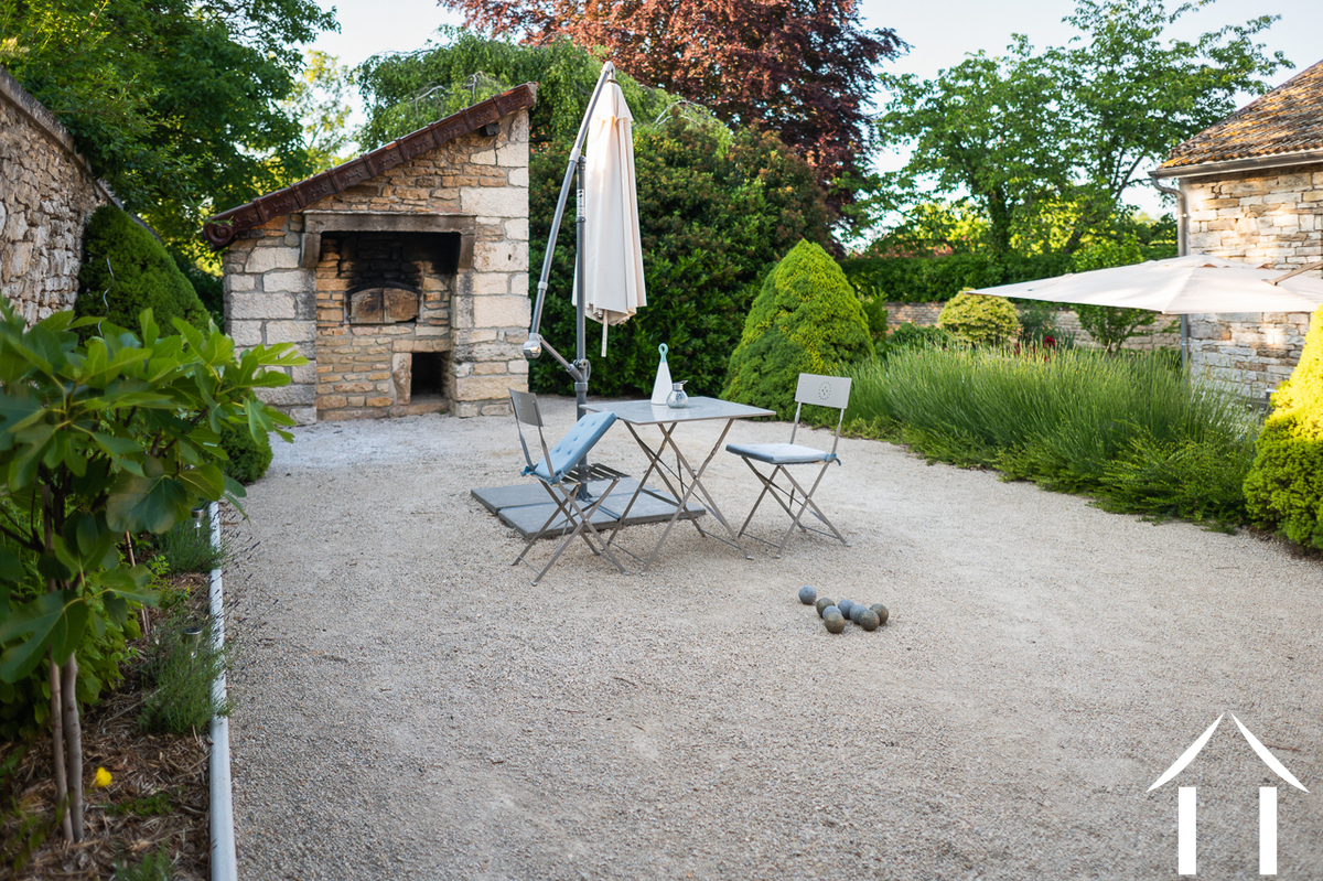 Terrasse et four à pain coté annexe