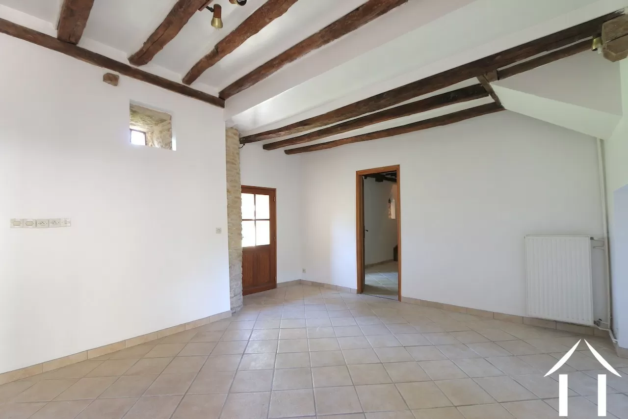 Erdgeschosszimmer mit Zugang sowohl zum Garten als auch zum Innenhof (früher die Sommerküche)