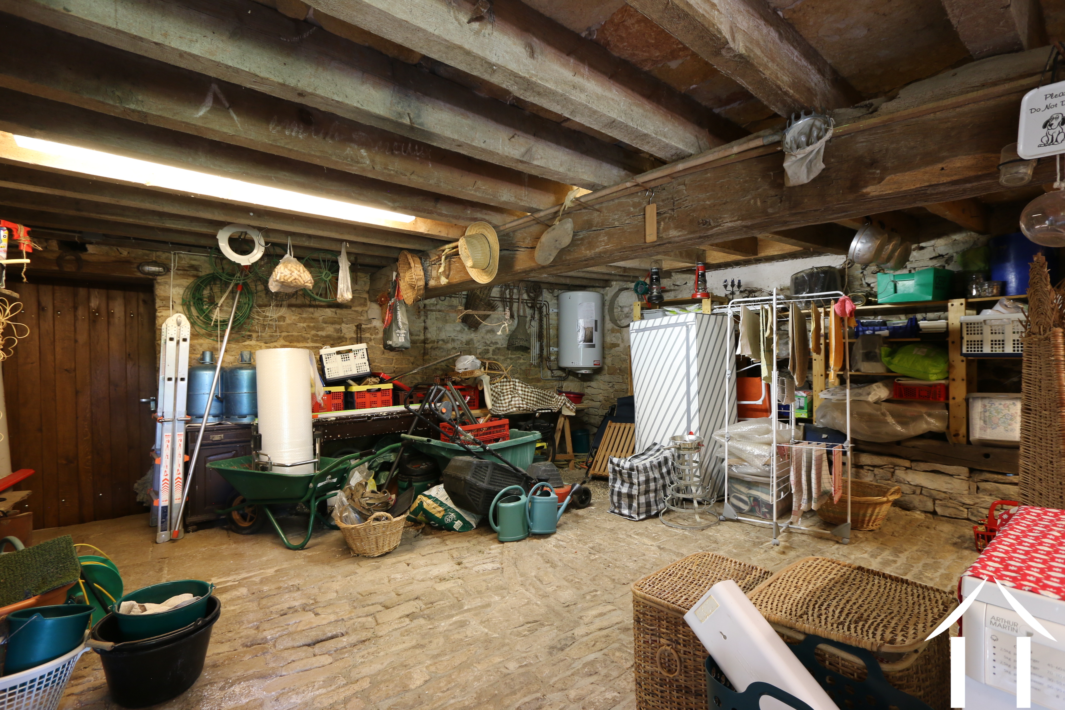 Waschraum im Erdgeschoss, Keller und zusätzliches WC