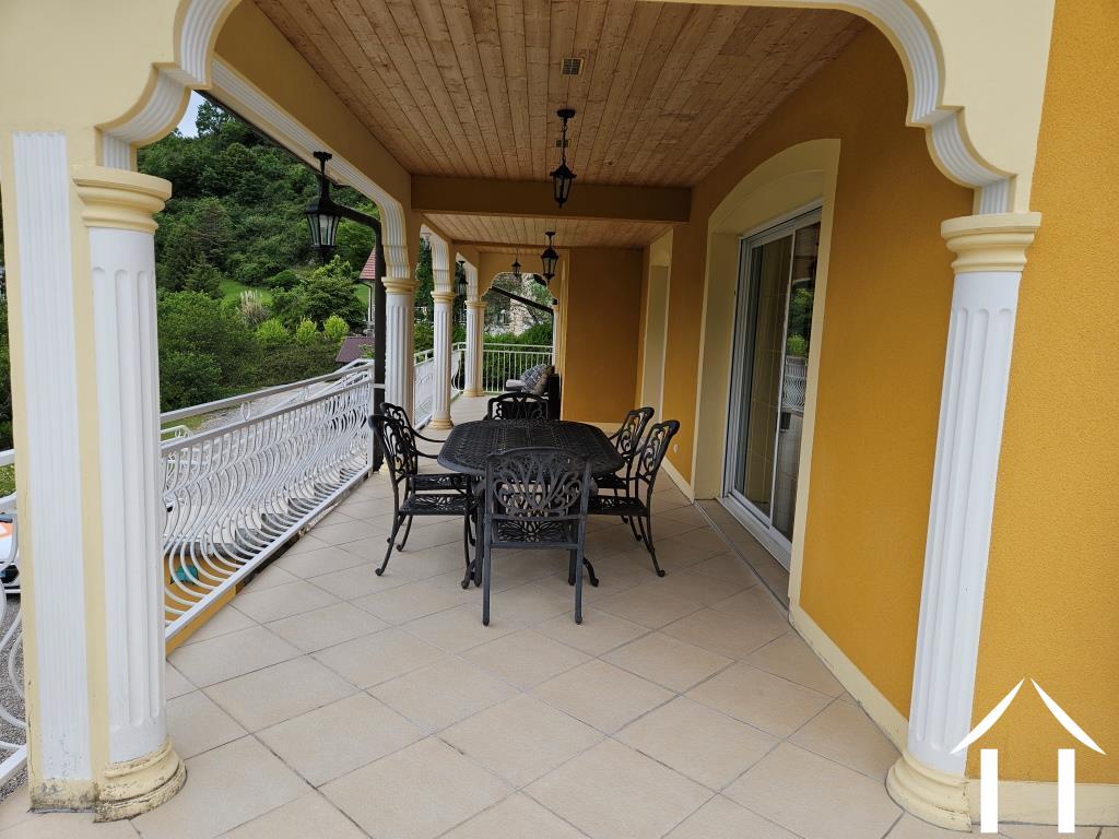 Überdachte Terasse Balkon