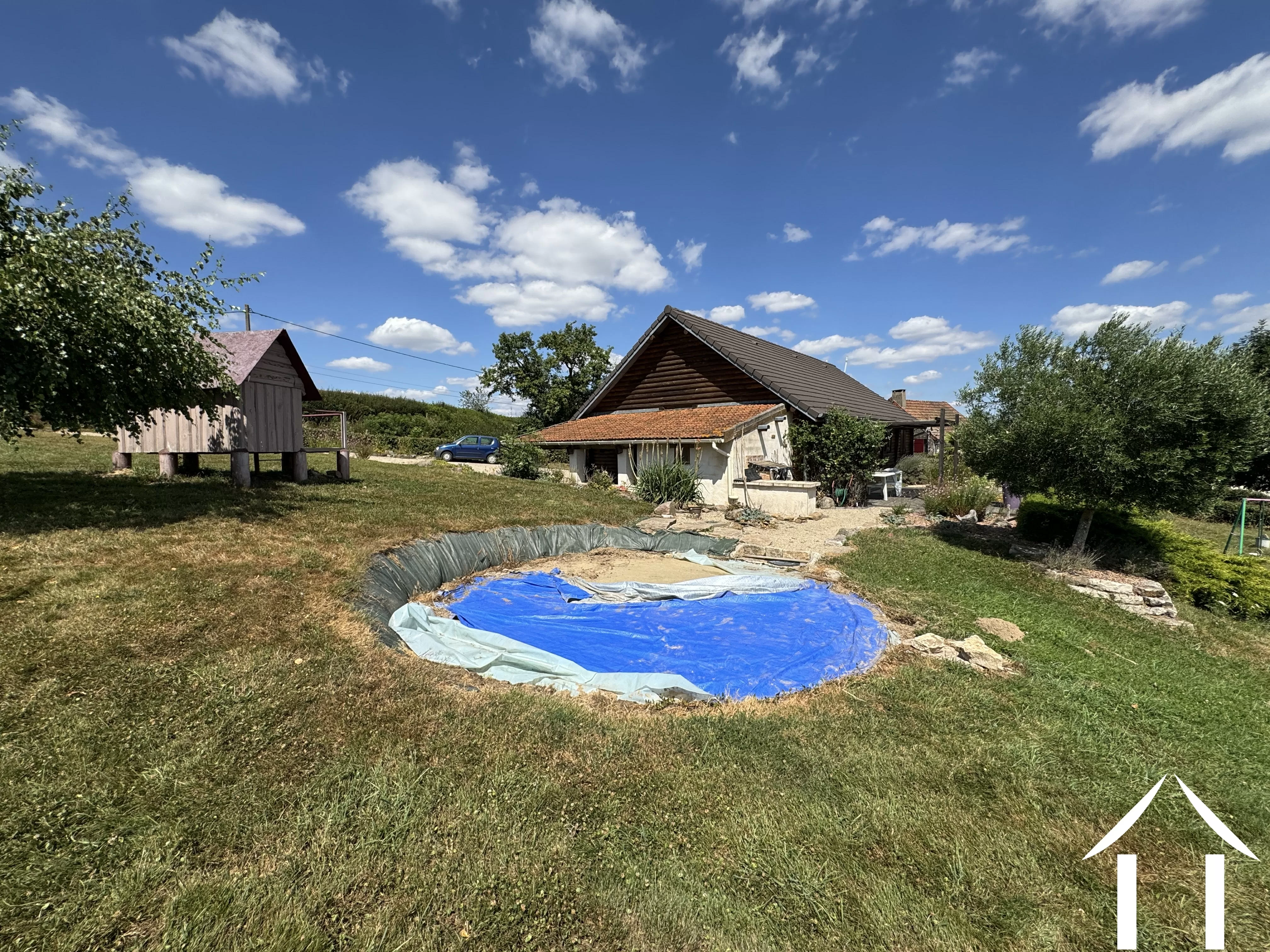 Jardin avec possibilité pour piscine hors sol. 