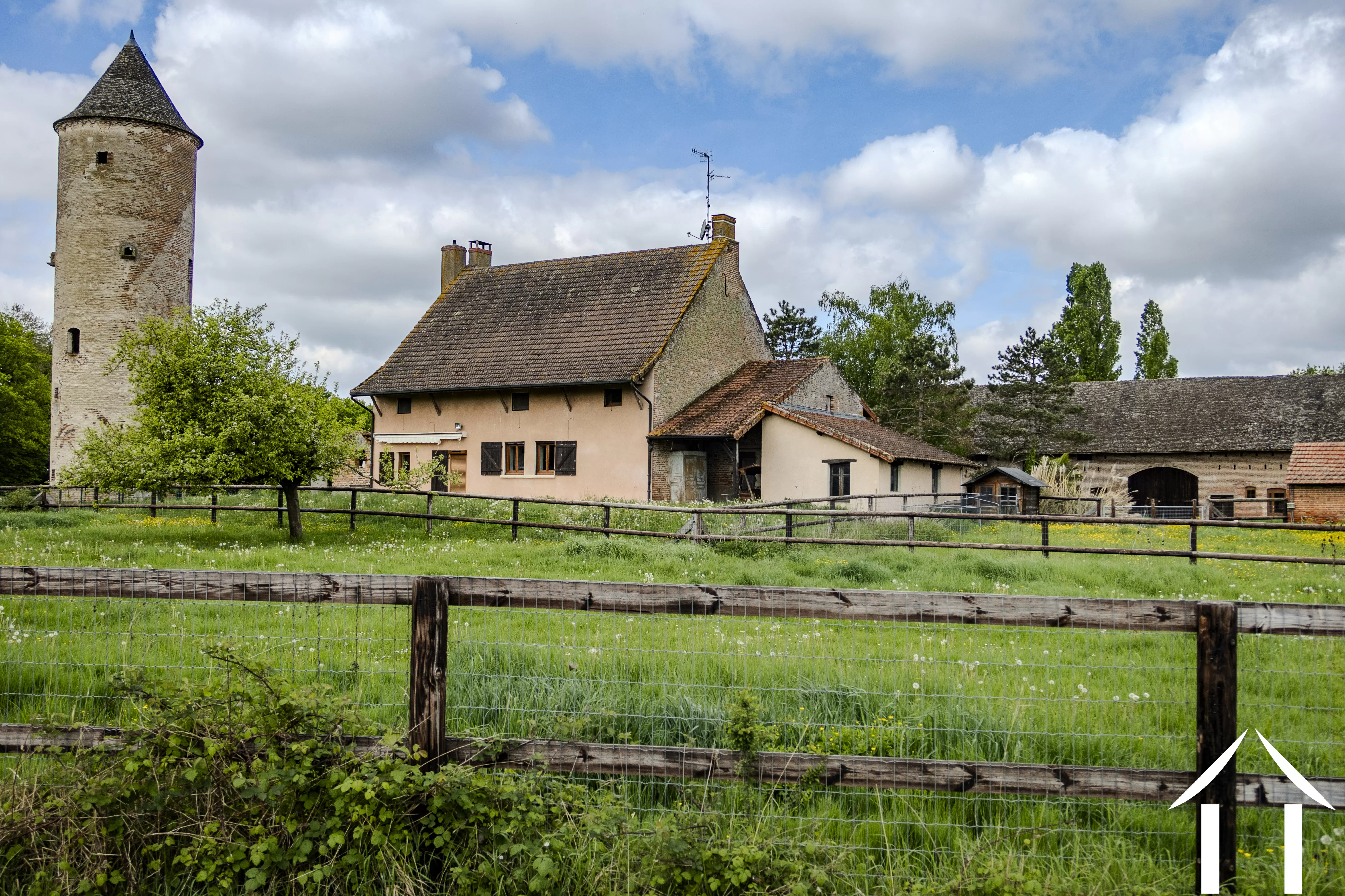 Haus zu verkaufen toutenant, burgund, BH5614B Bild - 1
