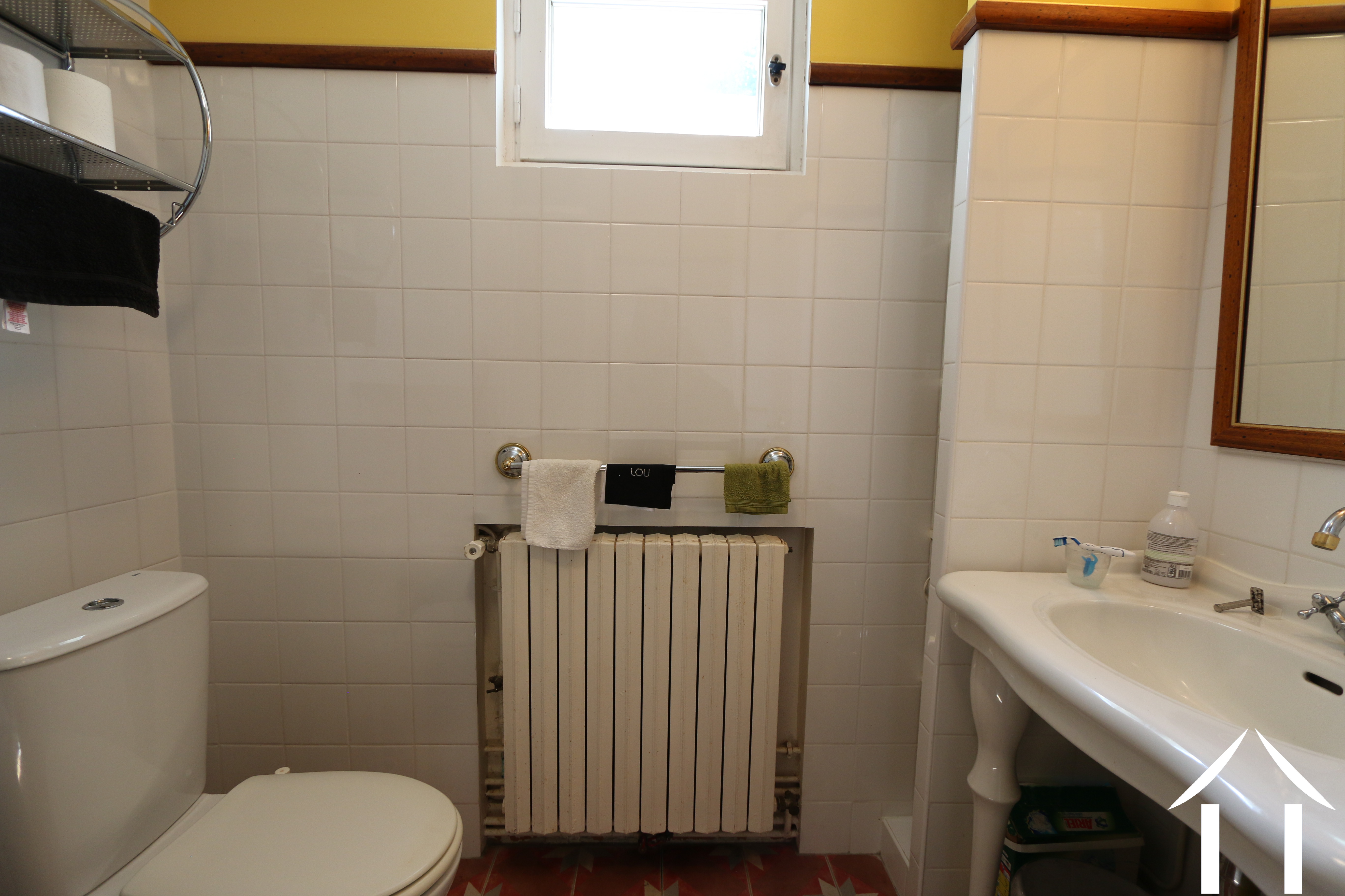 Haus 2: Duschraum mit Toilette und Boiler