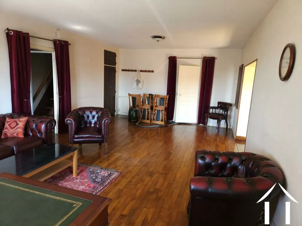 Esszimmer mit Chesterfield-Suite