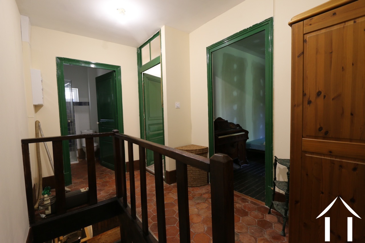 Erdgeschoss mit Blick auf das Schlafzimmer und das Badezimmer