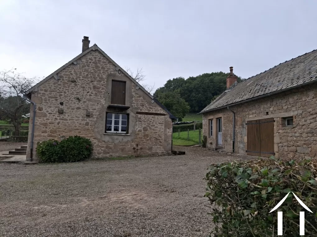 Seitenansicht Haus/Zugang zum Dachboden