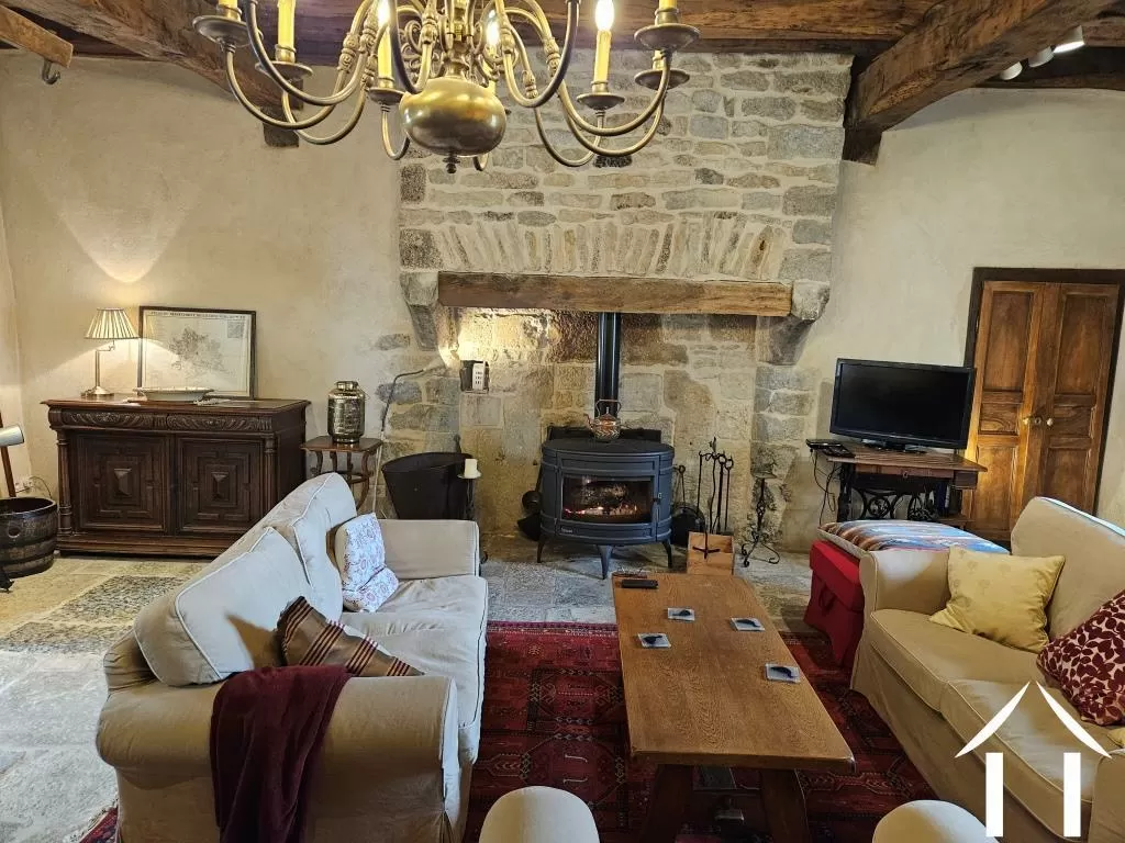 Charmantes Wohnzimmer mit Kamin und vielen Besonderheiten