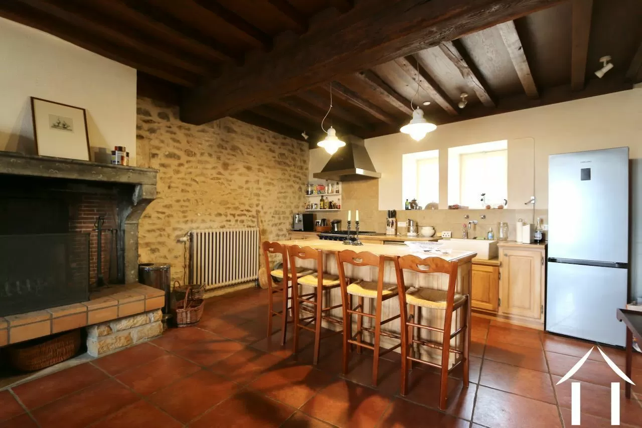 Küche mit offener Feuerstelle