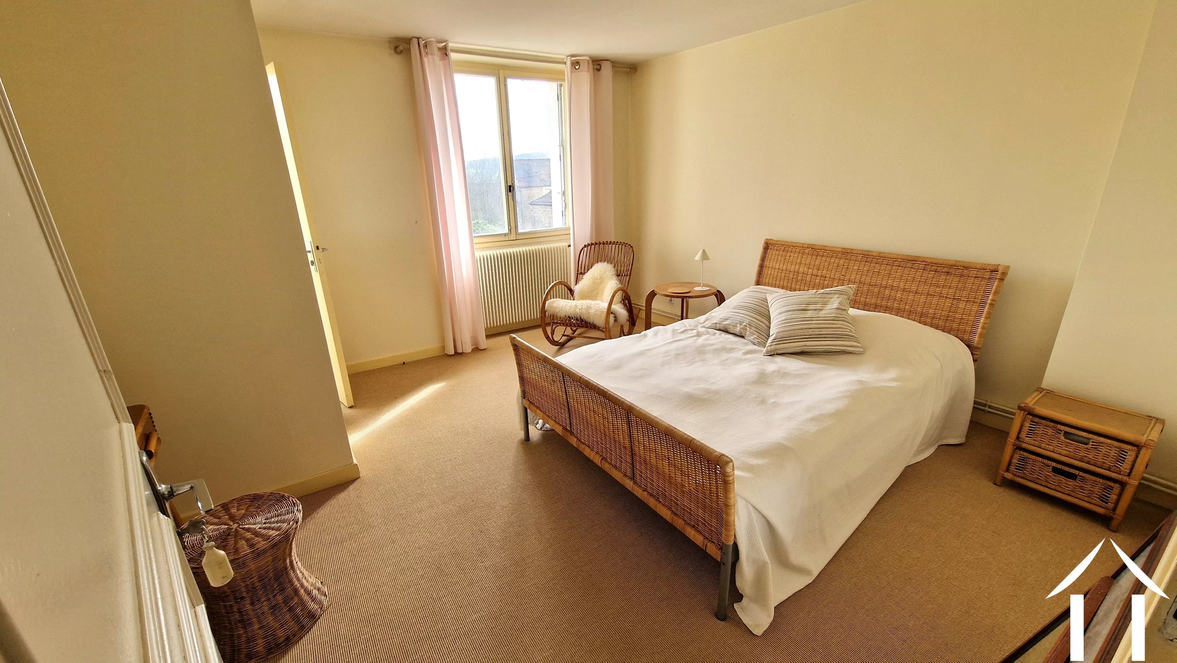 Schlafzimmer mit Blick auf die Hügel