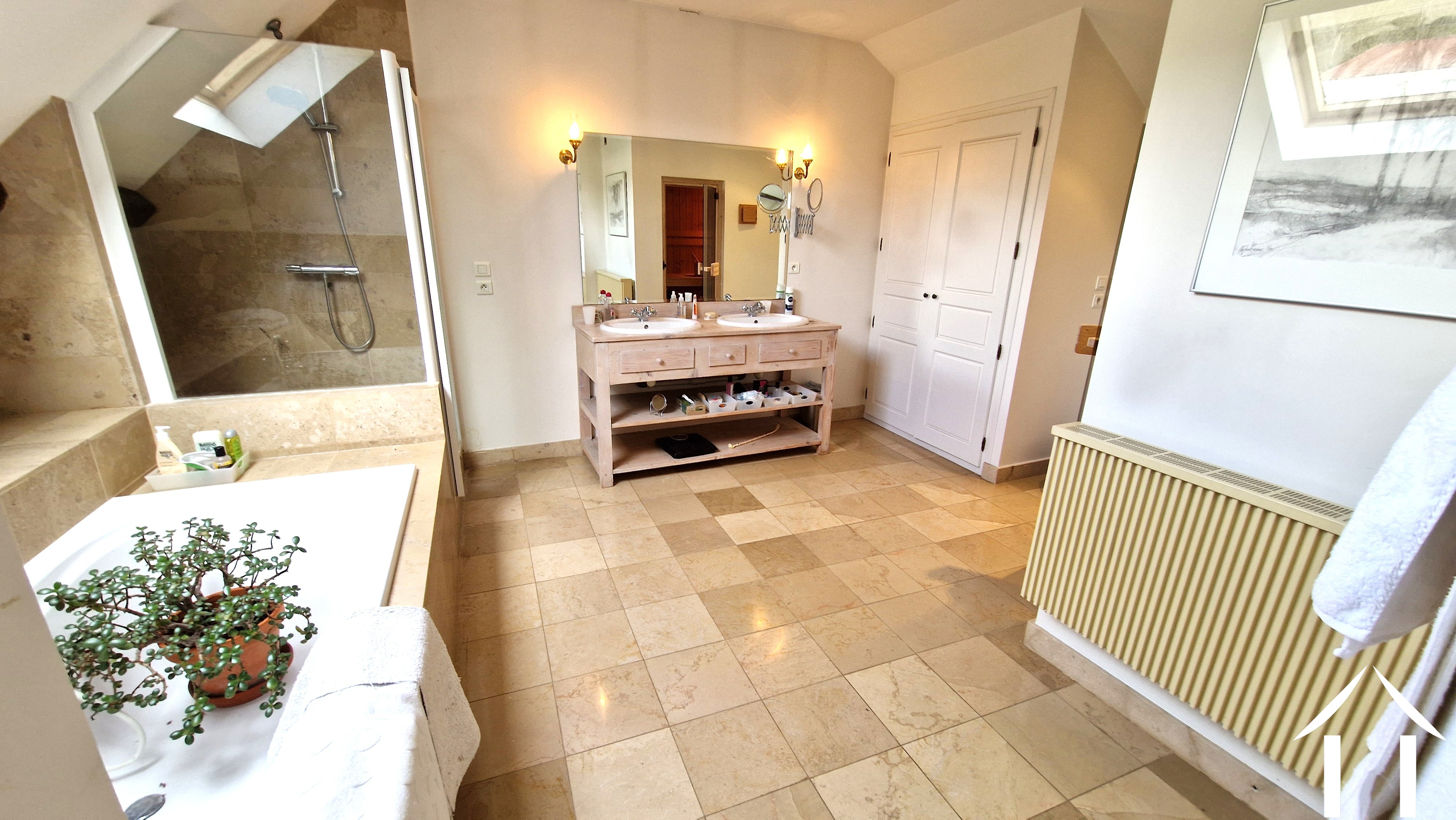 Hauptbadezimmer