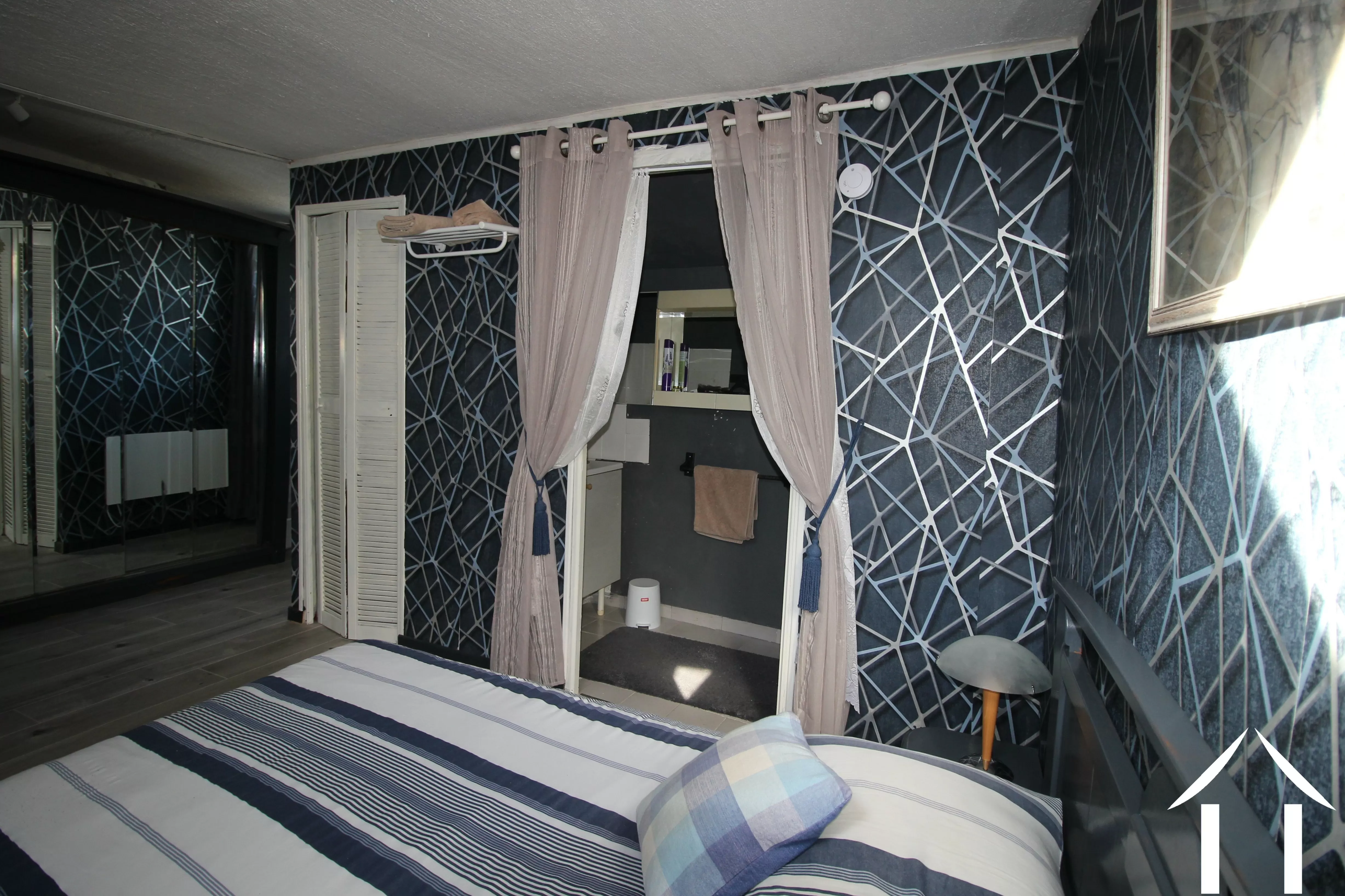 Bedroom & Bathroom