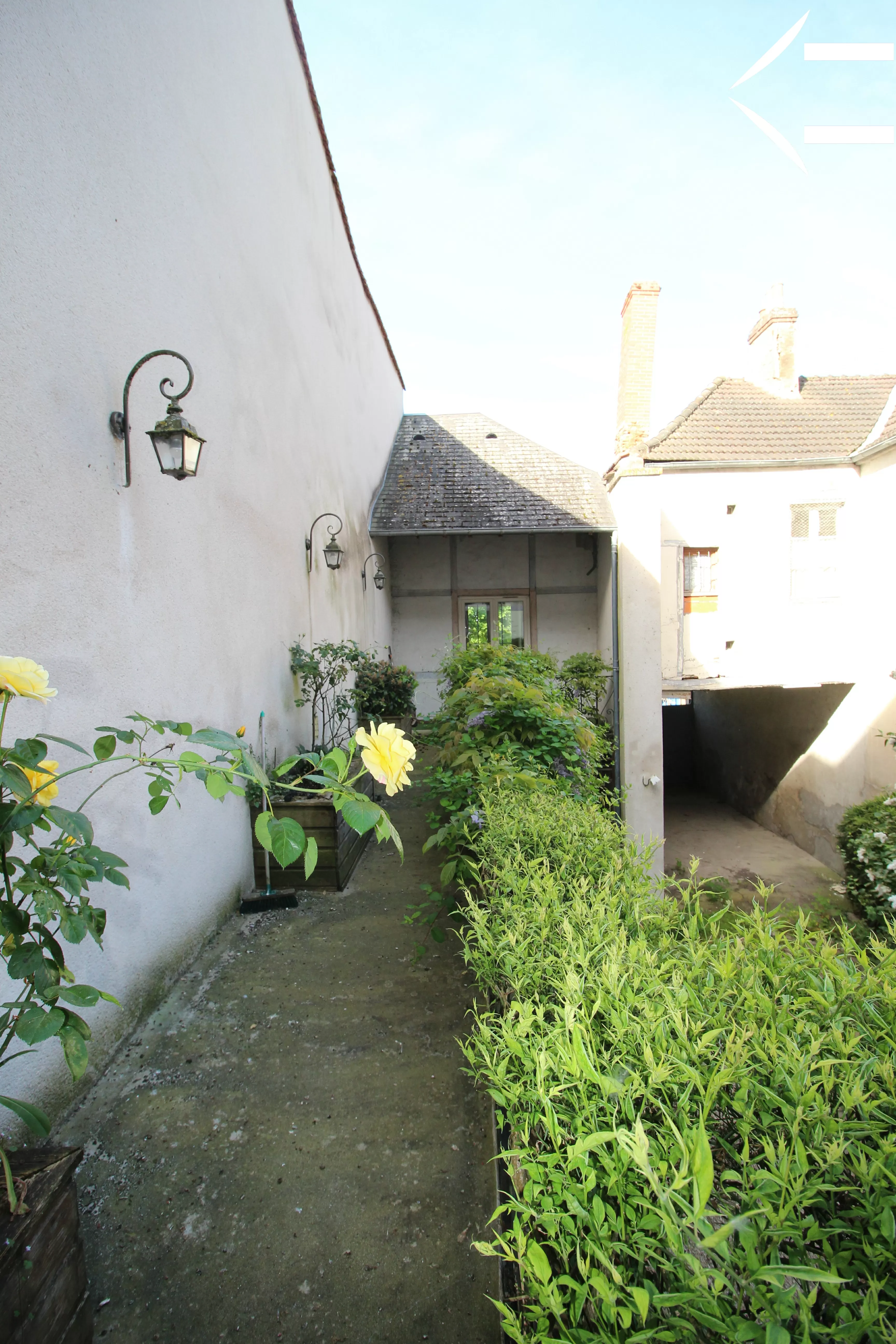 Walk way to atelier