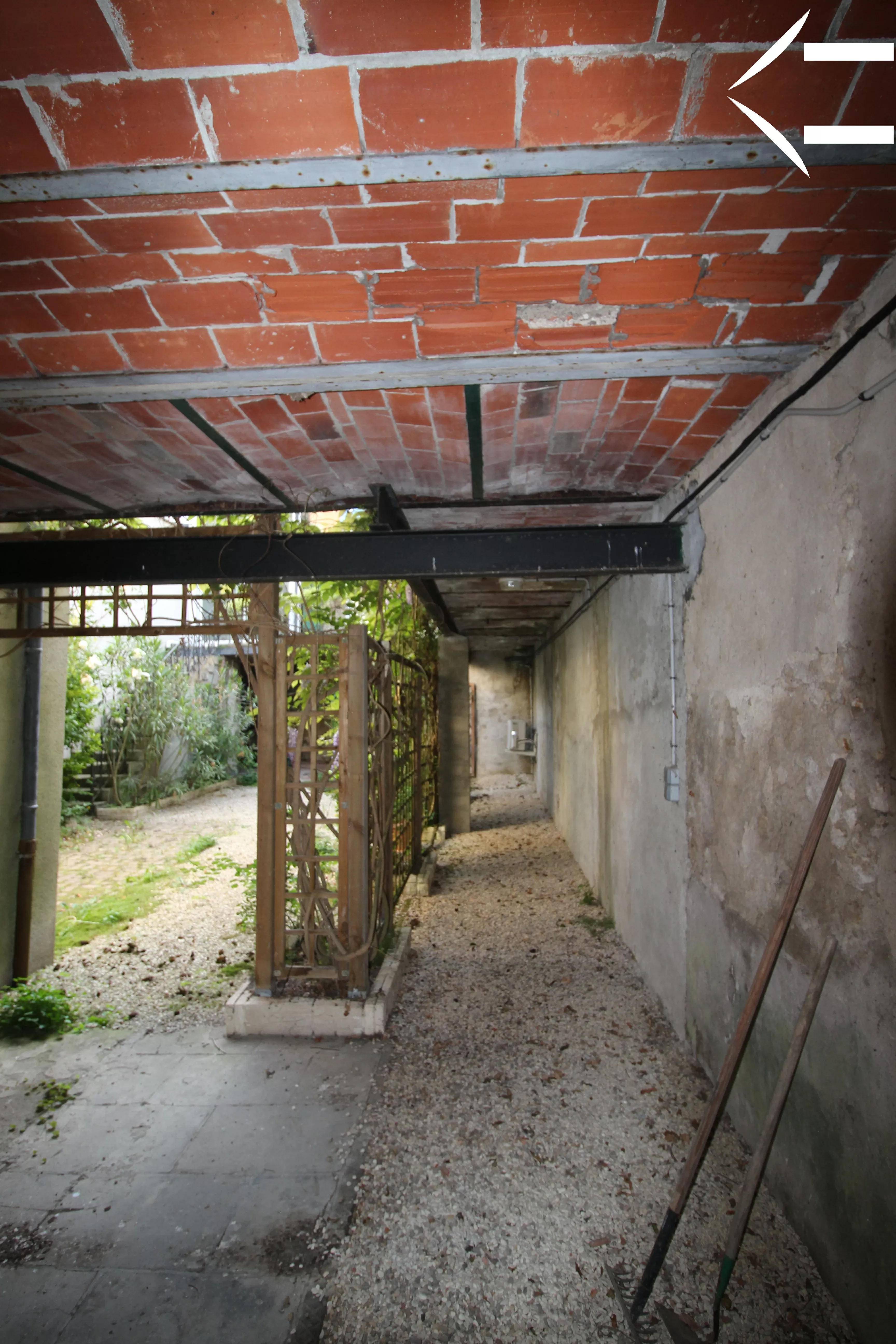 Garage & Garden