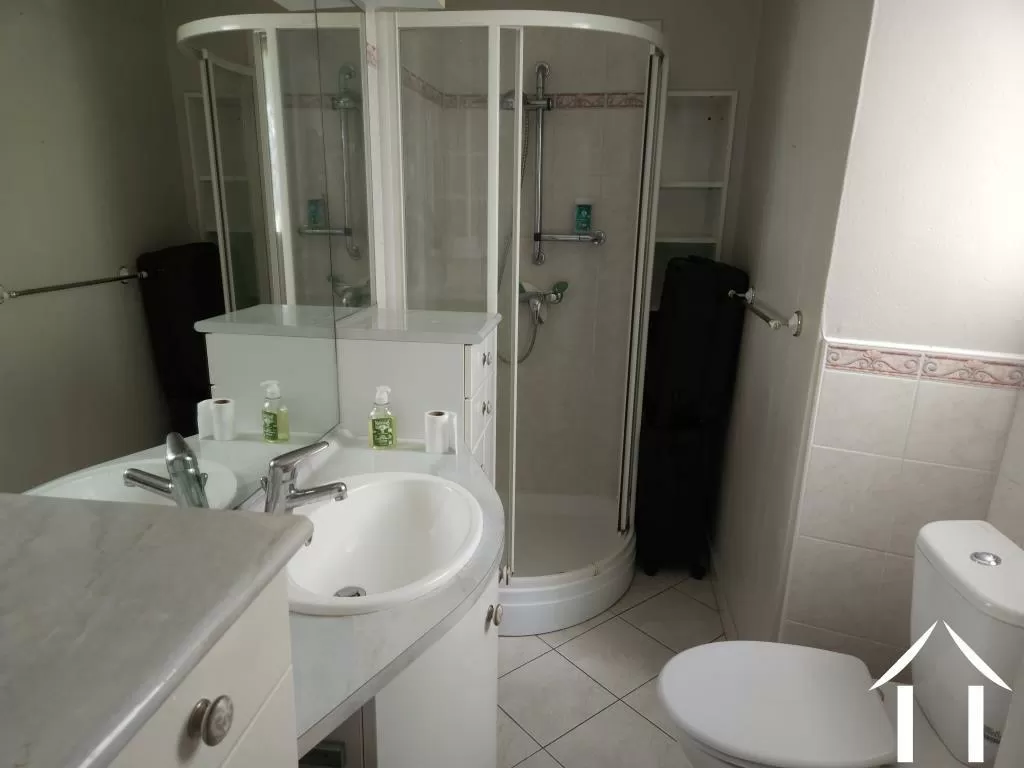 Duschzimmer mit eigenem Bad im Schlafzimmer