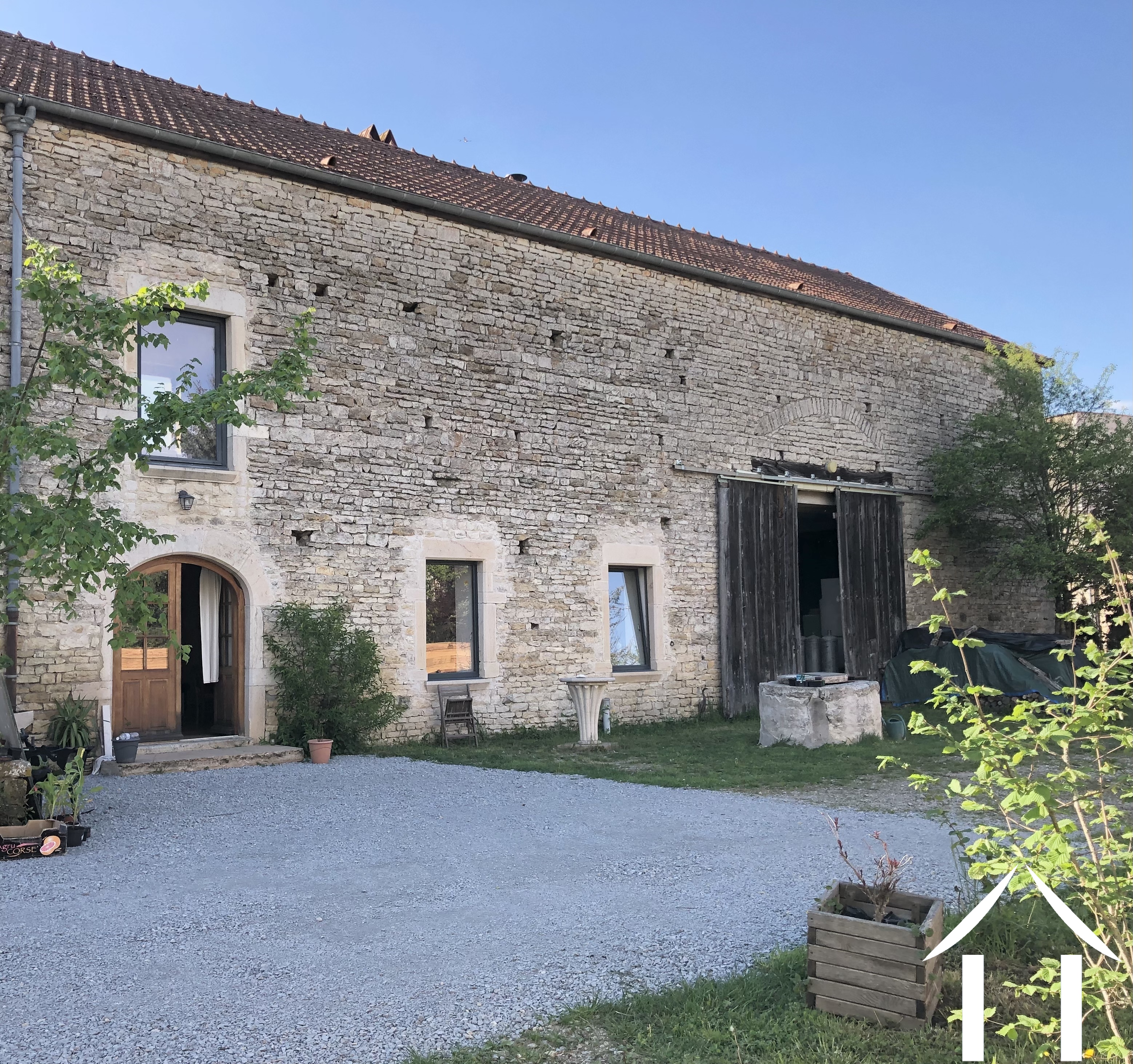 Haus und Scheune