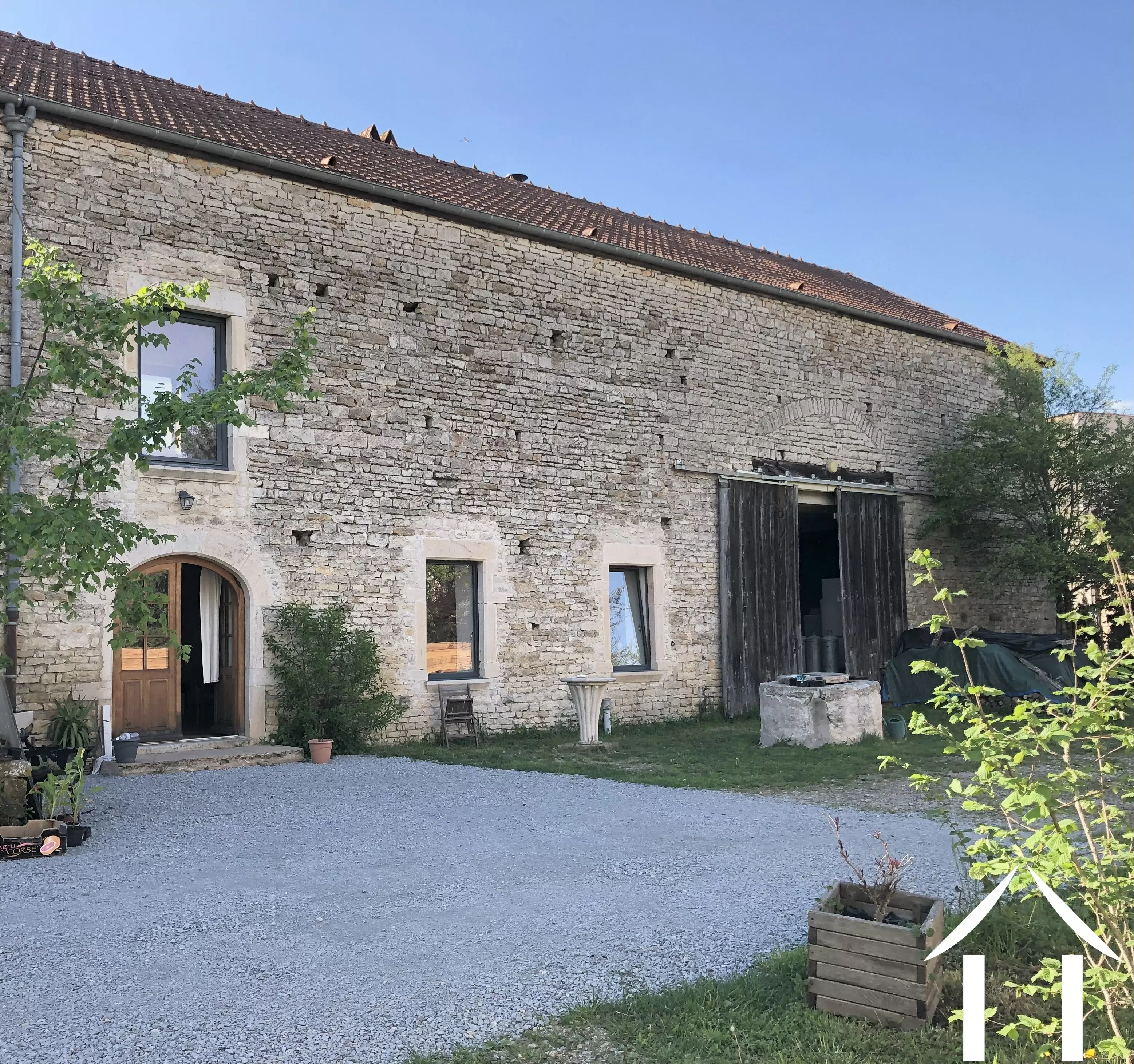 Haus und Scheune