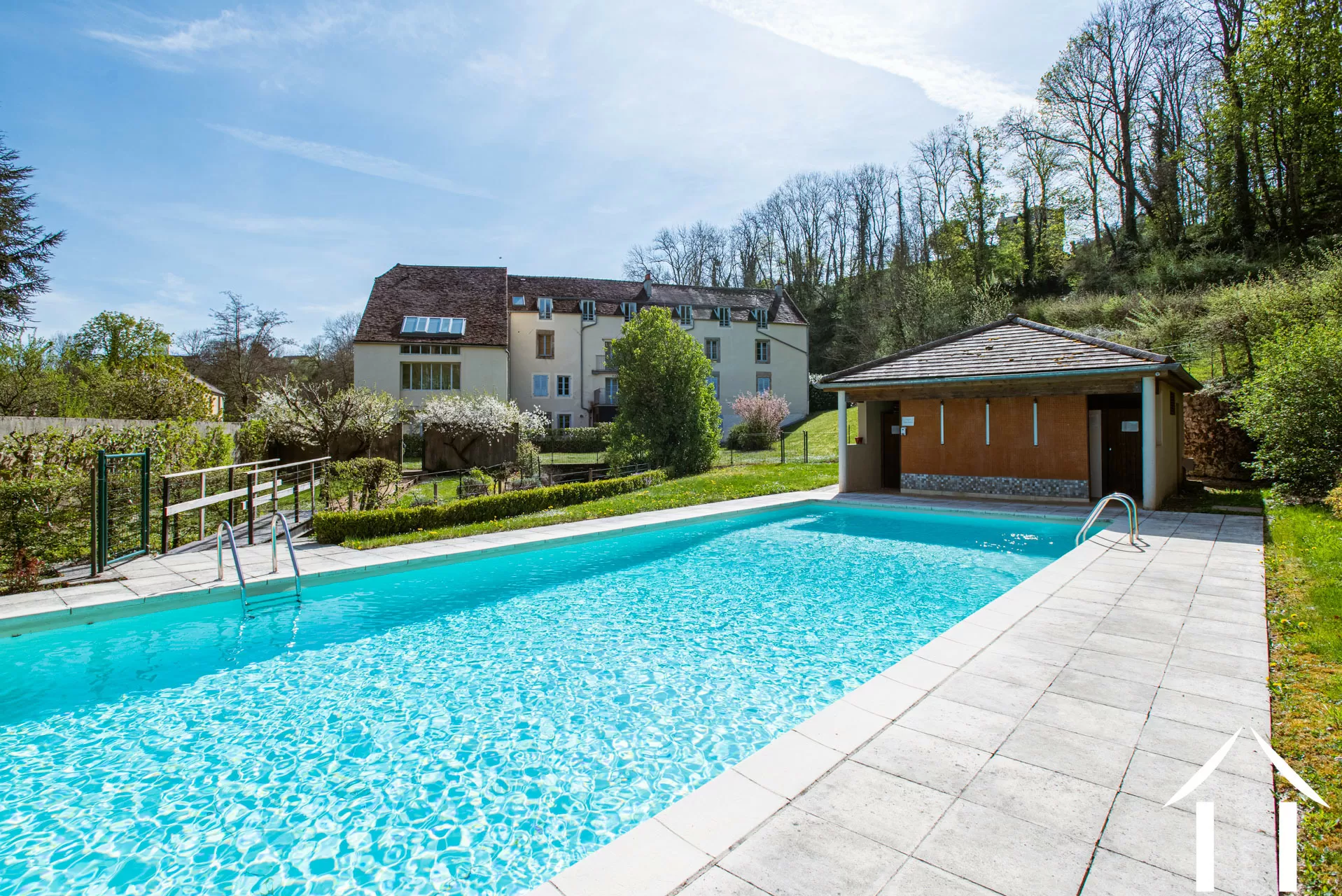 Pool hinter der Mühle