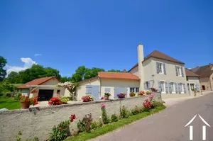 Dorfshaus zu verkaufen couches, burgund, BH4544V Bild - 1