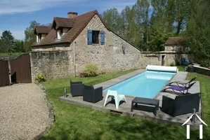 Pool to cottage No 2