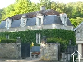 the 215m2 manor house as seen from the entrance