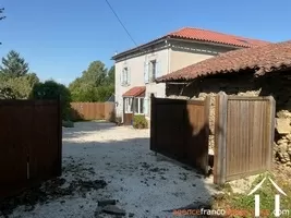 Haus zu verkaufen chalus, auvergne, Li1010 Bild - 1