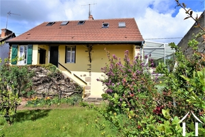 Steinhaus mit 2 Schlafzimmern, kleinem Garten und Aussicht