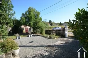 cour devant la maison