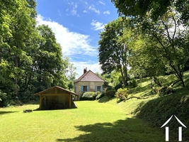 Alte, renovierte Mühle in einem ruhigen, grünen Tal.