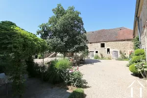 Terrasse dans la cour