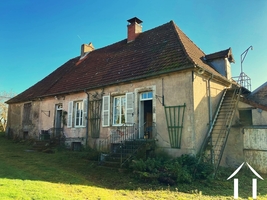 Ländliches Eigentum am Rande des Planoise-Waldes, 13 km von Autun entfernt, mit 17 ha Land.