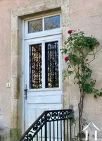 Porte d'entrée ancienne en bois et fer forgé