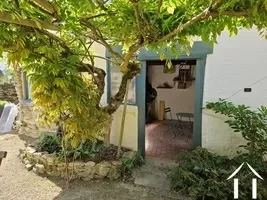 Zugang zum Gartenhaus und Wintergarten
