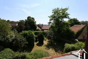 Blick aus dem Schlafzimmerfenster, am Ende der Ferne der Morvan
