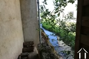 Fluss, gesehen von einer kleinen Seitentür
