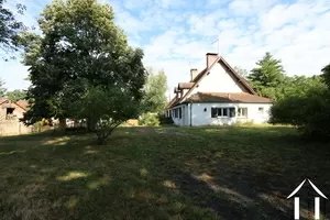 Blick auf die Immobilie vom Garten