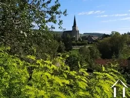 Atemberaubende Ausblicke auf die Dorfkirche und das Schloss