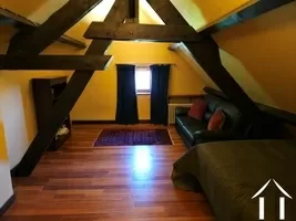 Schlafzimmer mit freiliegenden Balken