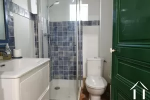 Dusche mit Toilette im 1. Stock