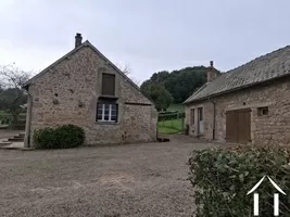 Seitenansicht Haus/Zugang zum Dachboden