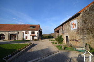 Haus mit Wohnung und zwei großen Scheunen Ref # CR5482BS 