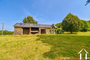 Vollständig renovierungsbedürftiges Bauernhaus im Limousin Ref # Li927 